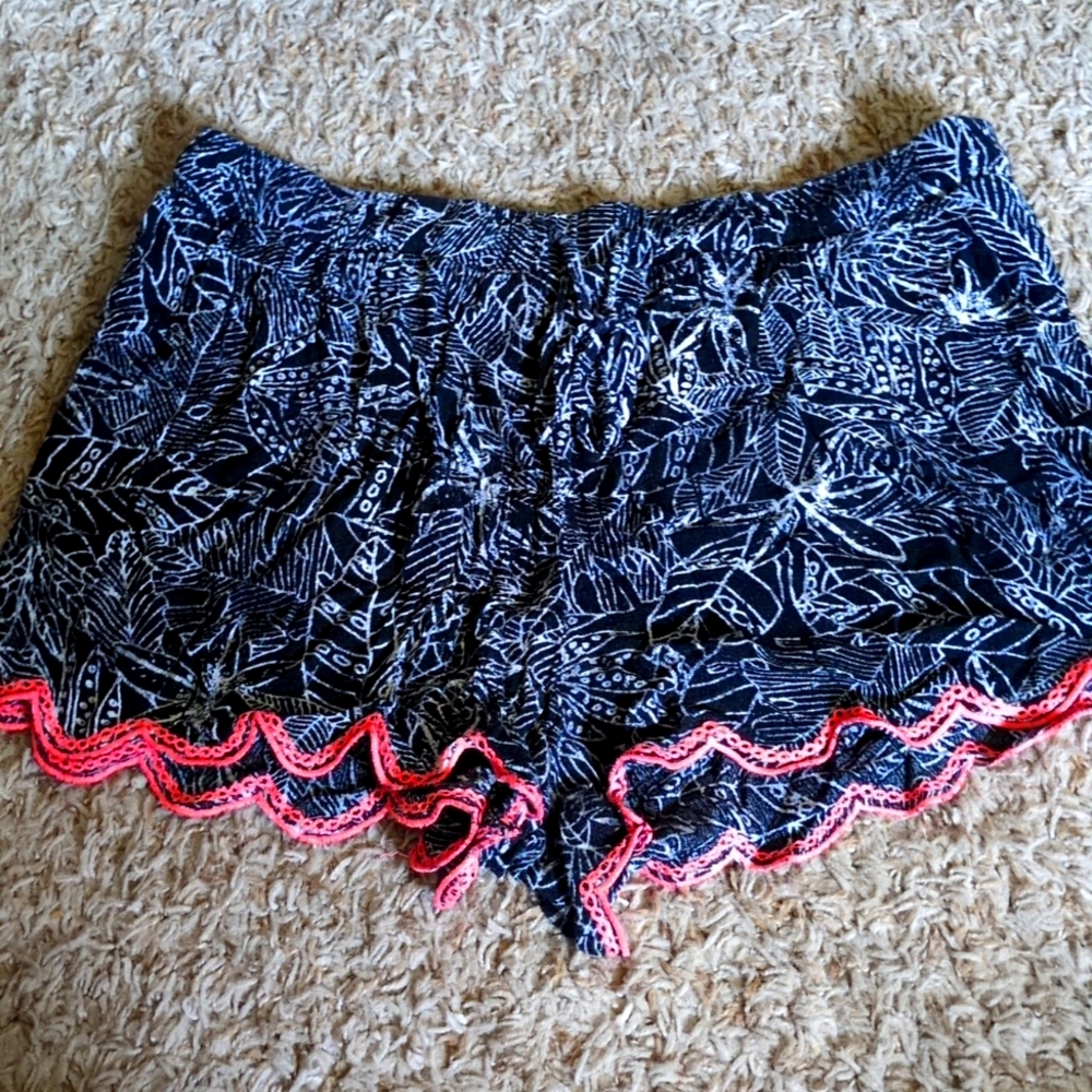 Mossimo L loose shorts